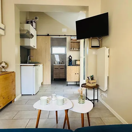 Apartment With Garden And Terrace In